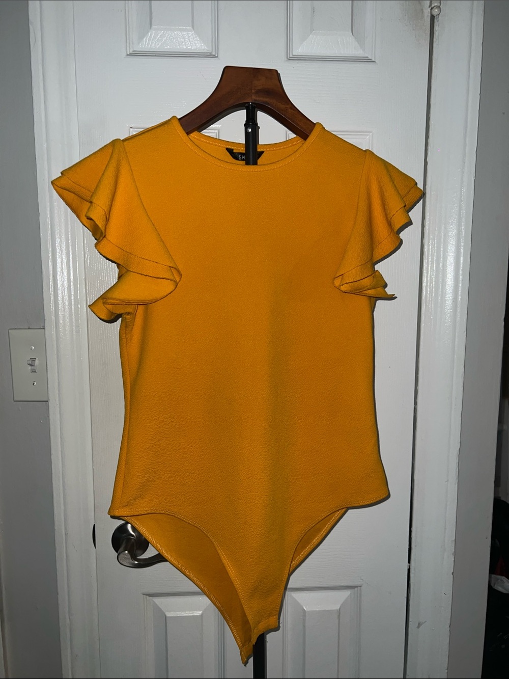👚 SHEIN Mustard Yellow Ruffle Sleeve Bodysuit